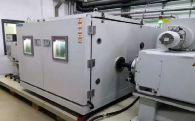 二軸ダイナモ付き恒温槽の写真。