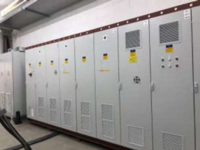 EV試験用バッテリシミュレータの写真です。